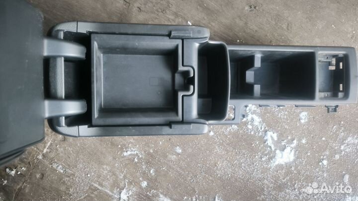 92114SC000JC подлокотник Subaru Forester sh