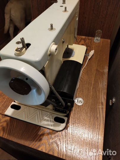 Швейная машинка чайка 143 с электроприводом