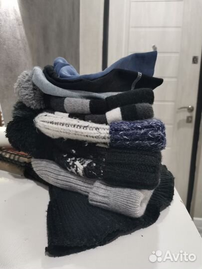 Пакет шапок и куртка в подарок