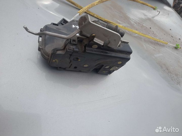 Замок задней правой двери ауди а6 с5