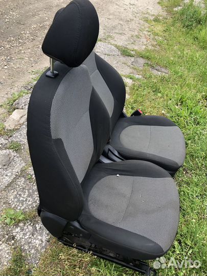 Передние сиденья Hyundai Solaris 1