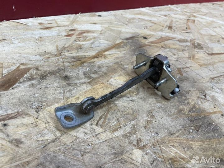 Ограничитель двери LADA X-Ray