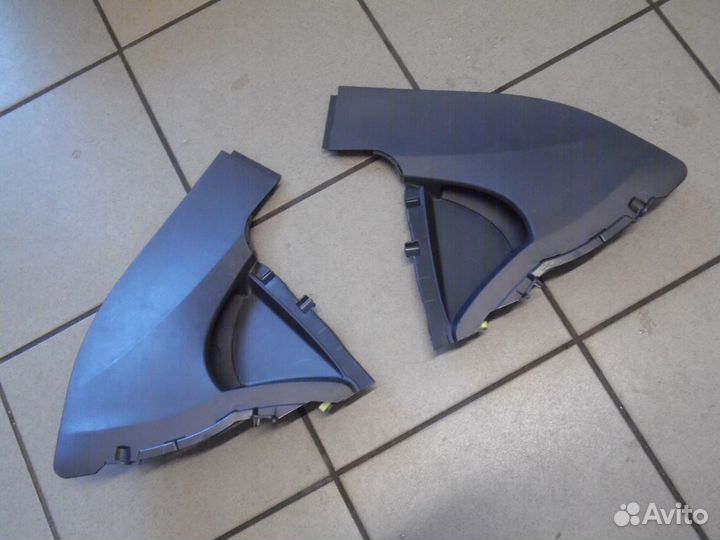 Консоль между сидениями правая Тойота Камри 40