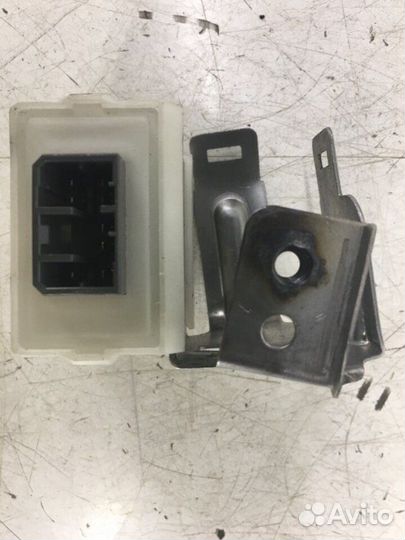 Другие реле моторного отсека Honda Cr-V 2 2006