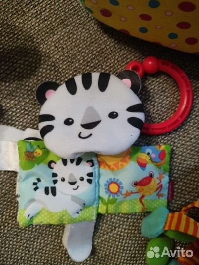 Развивающие игрушки для малыша пакетом