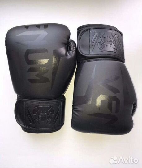 Боксерские перчатки и шлем Venum