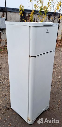 Холодильник indesit