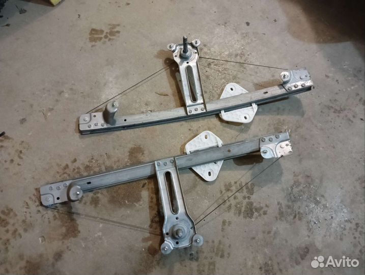 Пара стеклоподъемников передних на Рено Логан