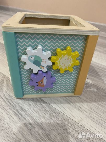 Деревянный развивающий бизиборд бизикуб