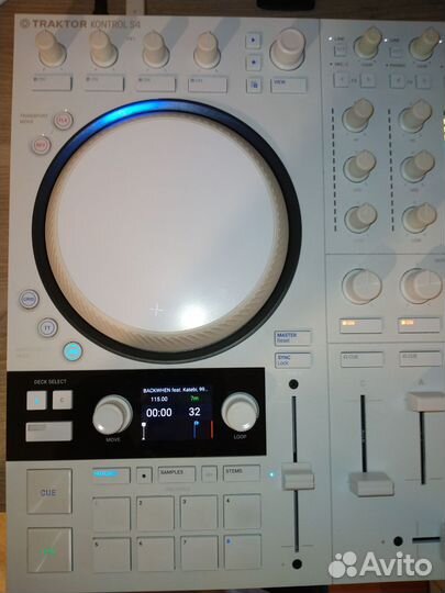 Traktor Kontrol S4 MK3 Vapor Gray