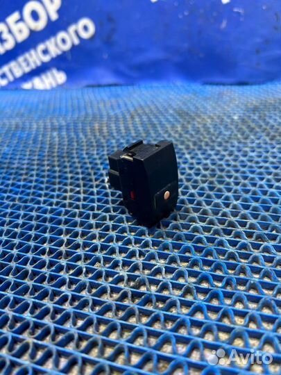 Кнопка блокировки замка двери Geely Mk седан