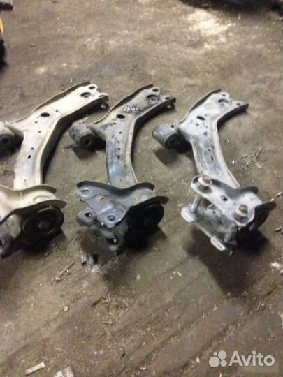 Рычаг подвески передний левый Honda Cr-V 3