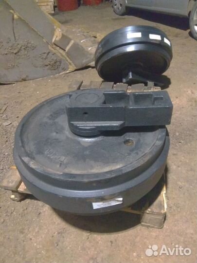 Натяжное колесо (Ленивец) Экскаватор Volvo EC460