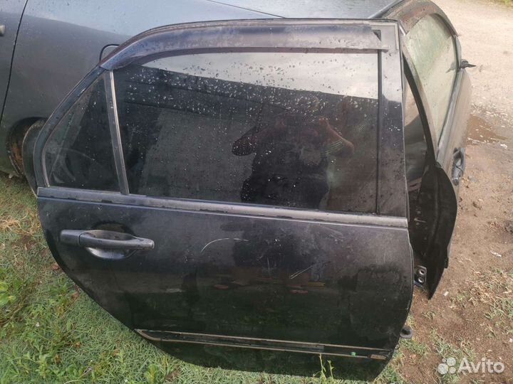 Дверь передняя правая со стёклами