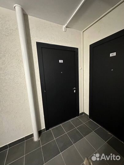 Дверь входня металлическая от застройщика