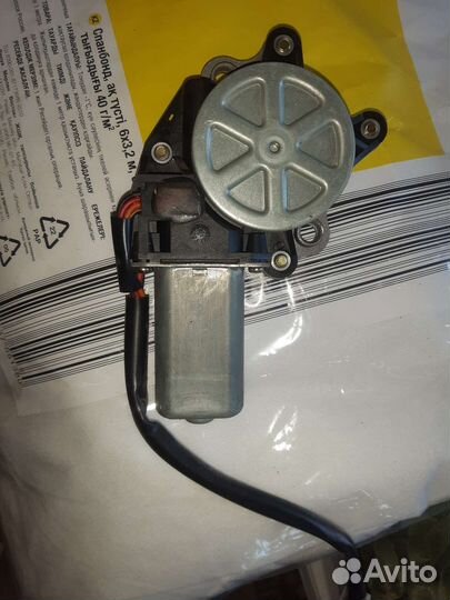 Моторчик люка geely