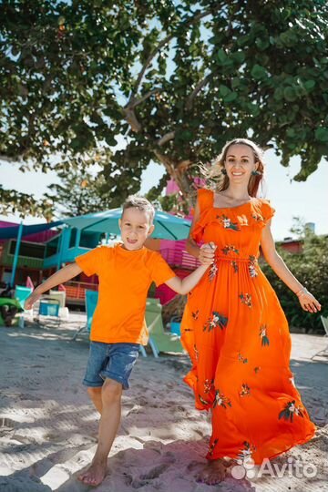 Оранжевое с воланами Желтое с открытой спиной