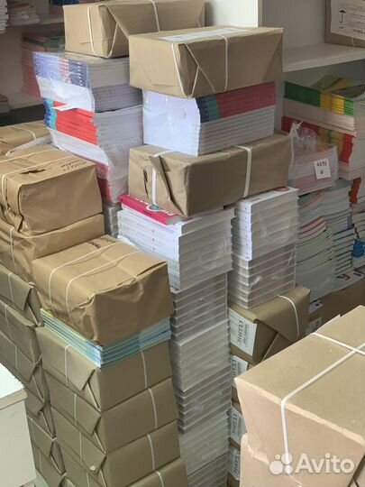 Учебники и тетради на Молодогвардейцев 35