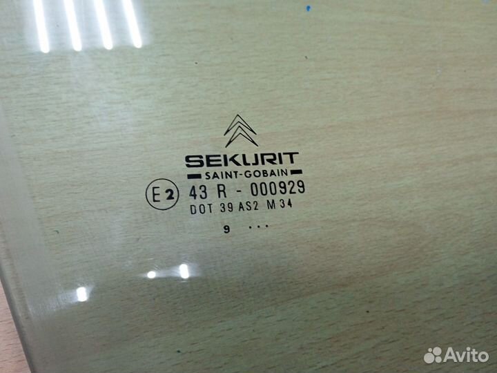 Стекло дверное переднее правое Citroen Xantia