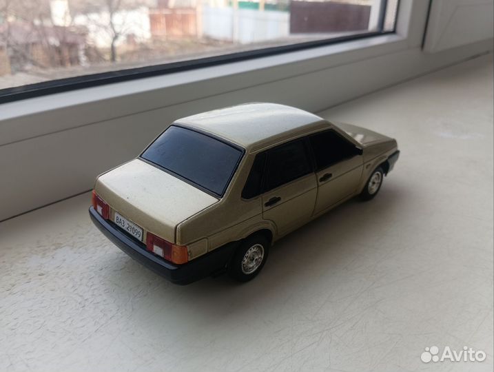 Модель автомобиля 1 24