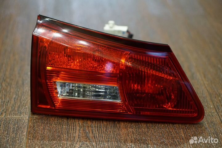 Lexus is250 фонарь задний левый