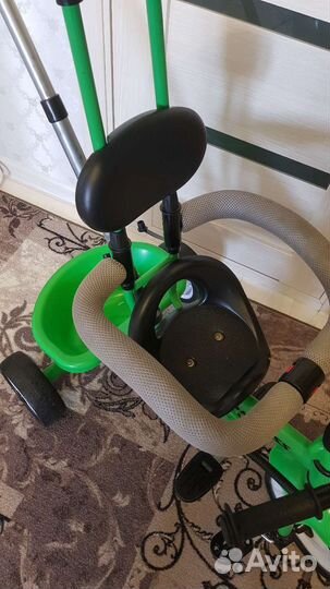 Детский велосипед с ручкой