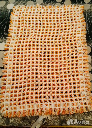 Плед из помпонов