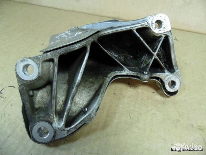 Кронштейн двс BMW X6 E71 3.0L правый