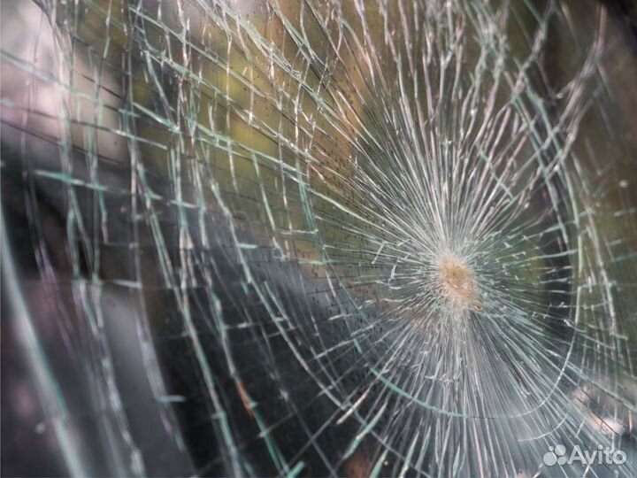 Поклейка бронепленки на окна