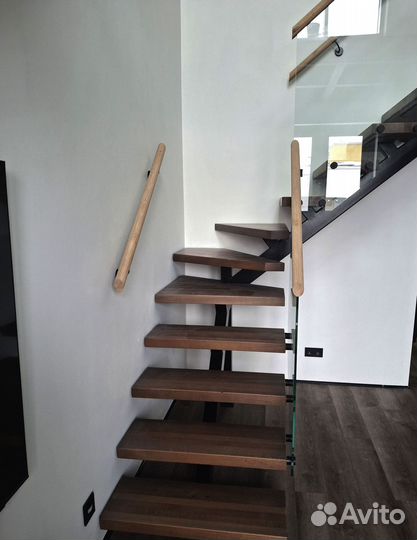 Стеклянное ограждение лестницы