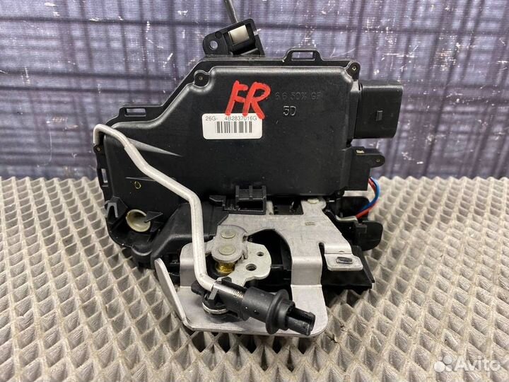 Замок двери передний правый Audi A6 C5 BES 2003