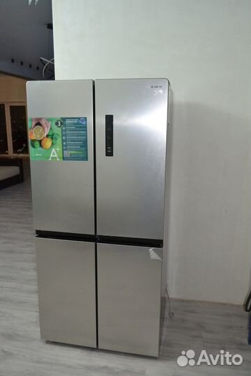 Новый холодильник многодверный серебристый