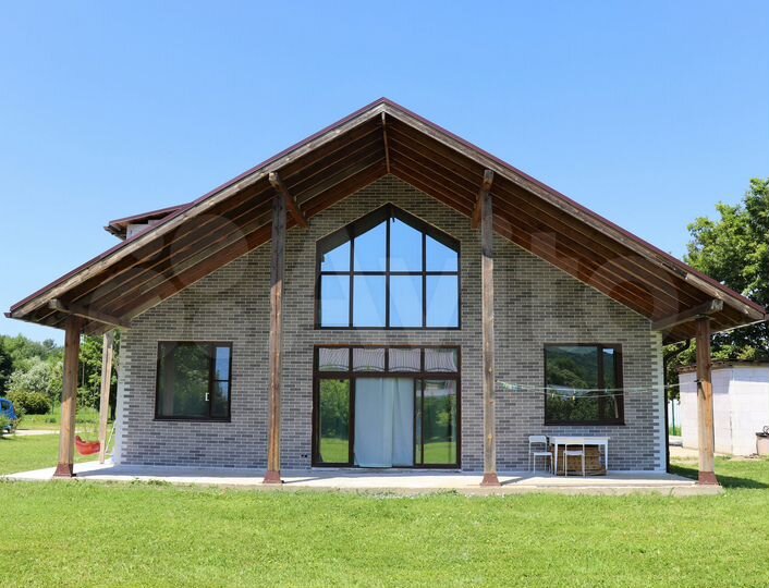 Коттедж 265 м² на участке 12 сот.