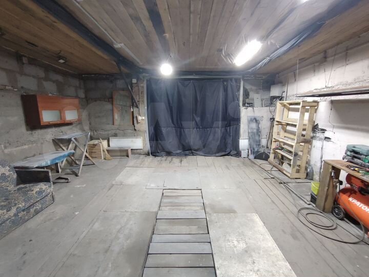 Гараж, > 30 м²