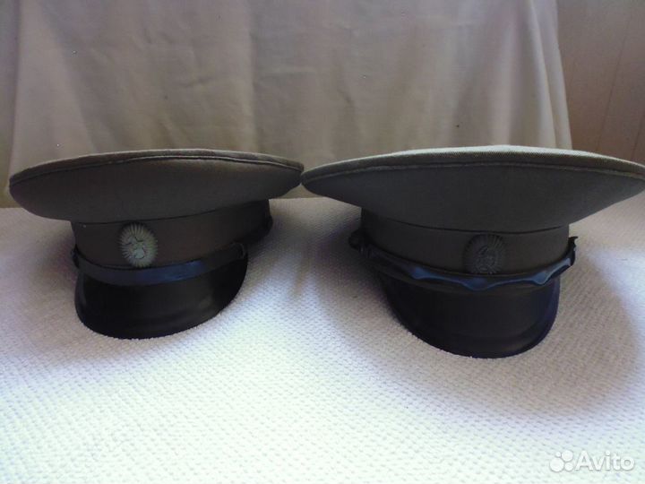 Фуражки,погоны,пуговицы сов.,ремни,гимнастер,брюки