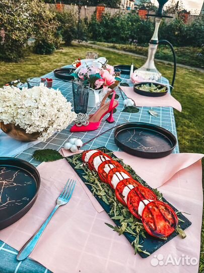 Стейк и вино вечеринка в загородном доме