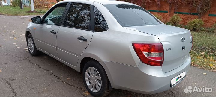LADA Granta 1.6 МТ, 2017, 100 000 км
