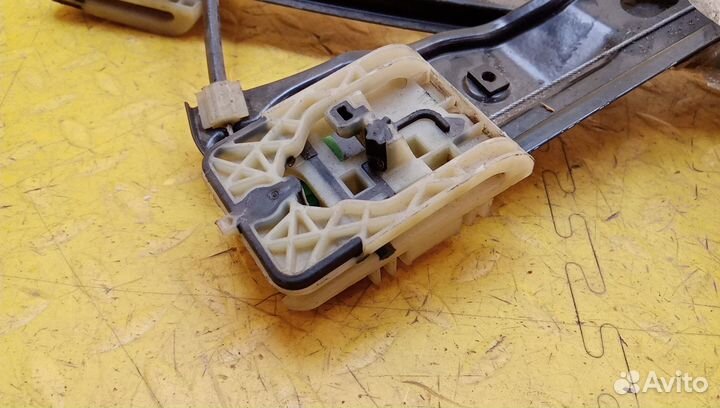 Стеклоподъемник передний правый Focus III