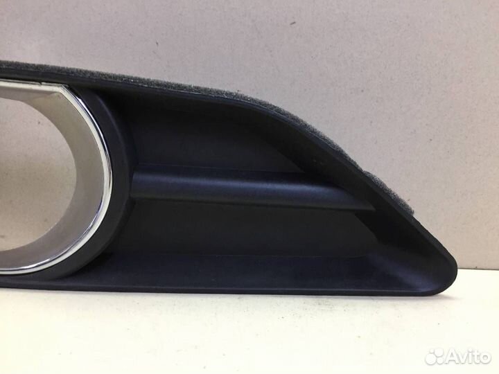 Рамка противотуманной фары правой Toyota Camry V40