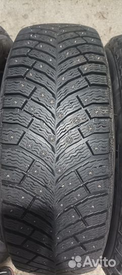 Michelin X-Ice North 4 215/65 R16