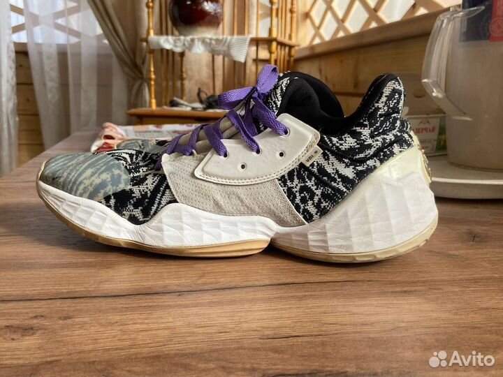 Баскетбольные кроссовки adidas harden vol 4