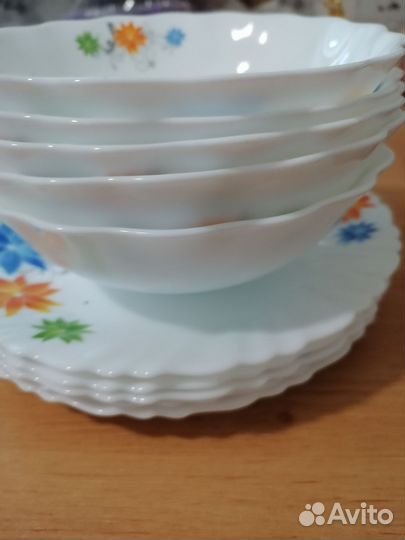 Тарелки и глубокие чашки