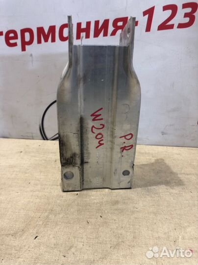 Кронштейн усилителя бампера передний правый