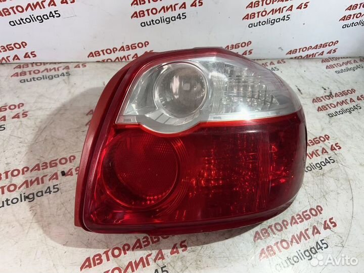 Фонарь задний правый Toyota Auris 150