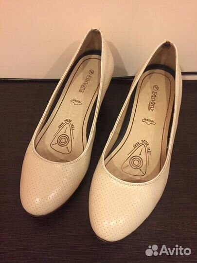 Туфли бежевые 37 новые