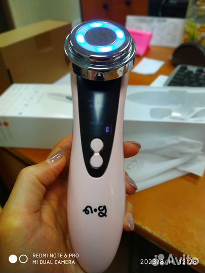 Массажер для лица с RF-лифтингом, микровибрациями