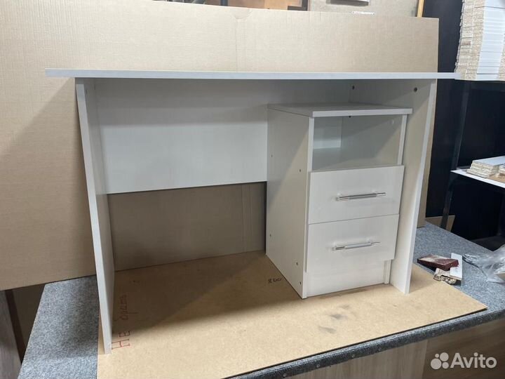 Стол школьника с тумбой