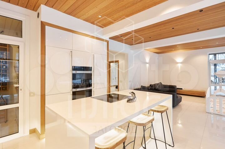 Дом 345 м² на участке 12 сот.