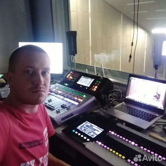 Диджей, звукорежиссер