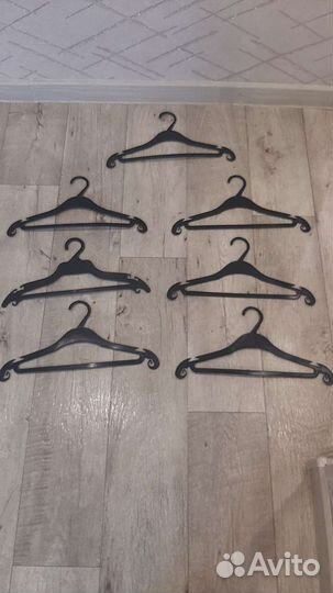 Вешалки плечики пластик